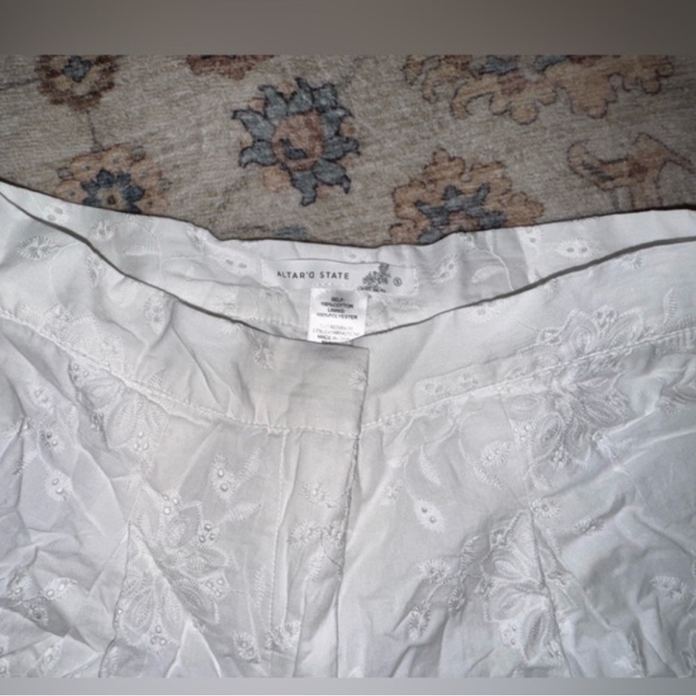 NEW WITH TAGS Altar’d State Katie Eyelet Trouser Shorts White Small - Picture 6 of 8